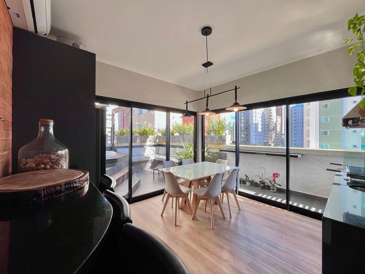 Cobertura de 2 quartos com 1 suíte e 203 m² em Bal. Camboriú