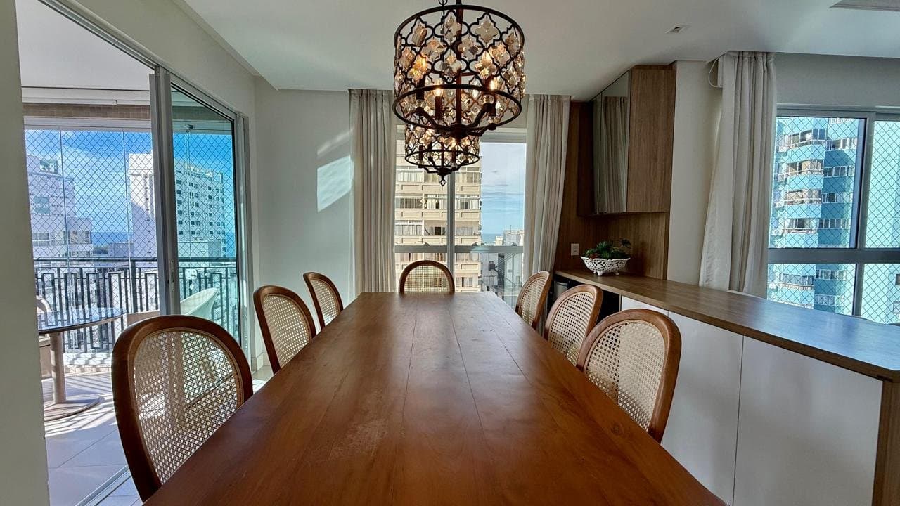 Apartamento de 2 quartos com 2 suítes e 161 m² em Bal. Camboriú