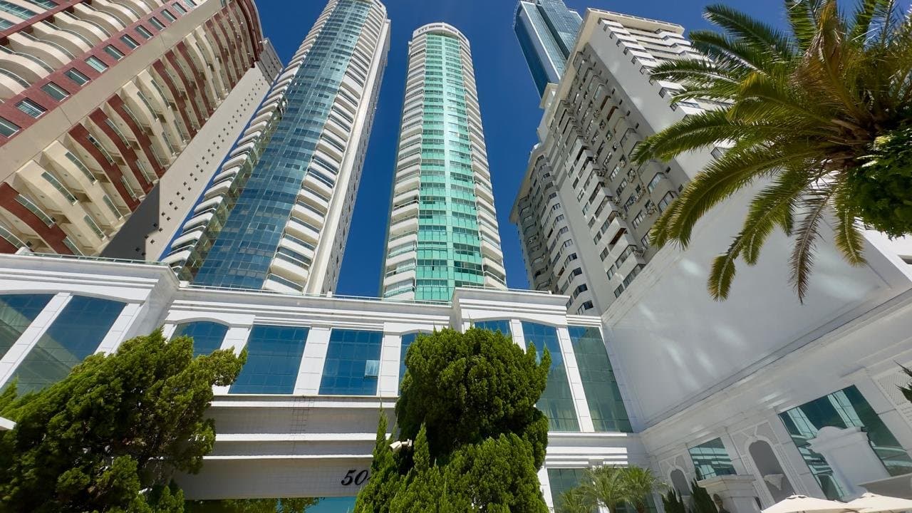 Apartamento de 3 quartos com 3 suítes e 186 m² em Bal. Camboriú