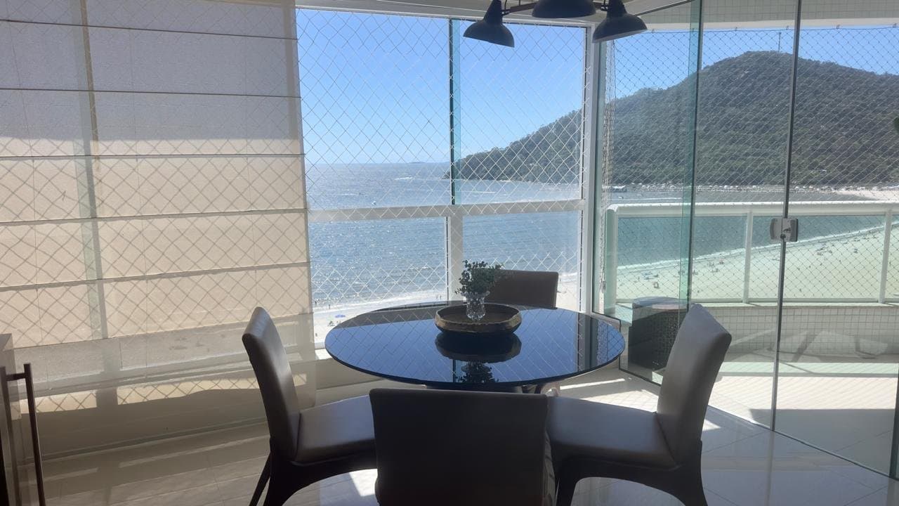 Apartamento de 3 quartos com 3 suítes e 186 m² em Bal. Camboriú