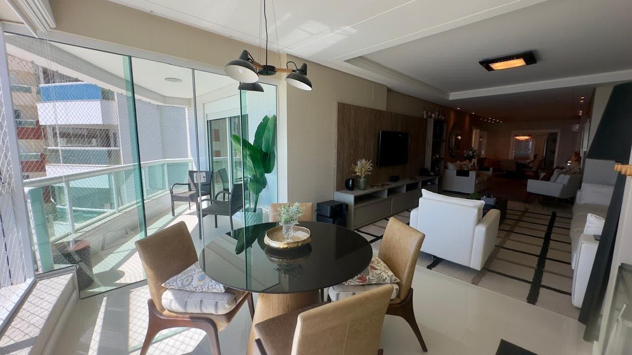 Apartamento de 3 quartos com 3 suítes e 186 m² em Bal. Camboriú