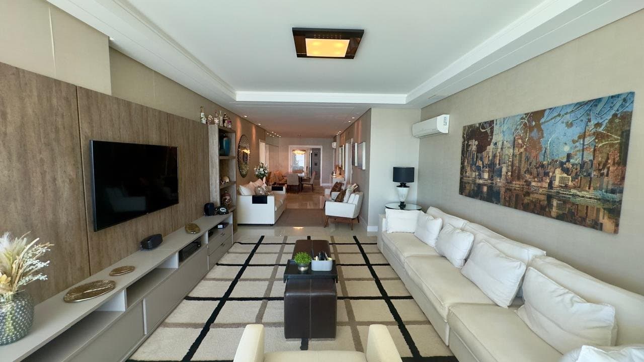 Apartamento de 3 quartos com 3 suítes e 186 m² em Bal. Camboriú