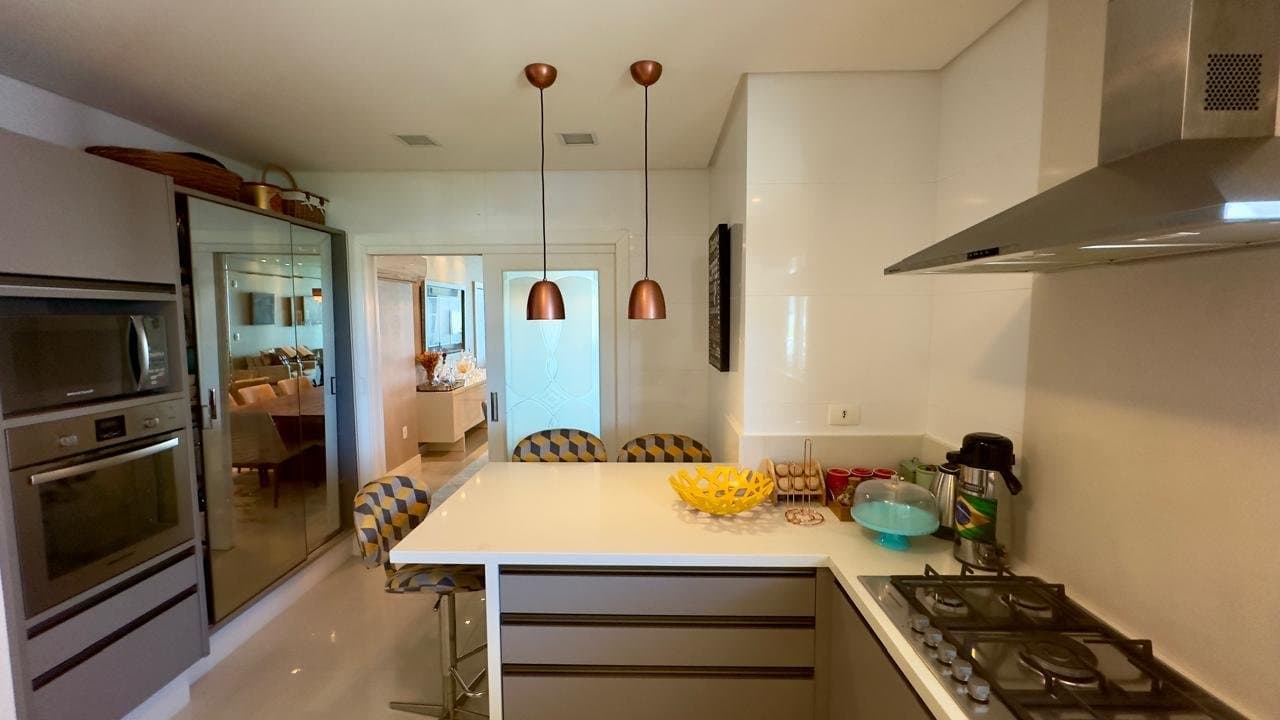 Apartamento de 3 quartos com 3 suítes e 186 m² em Bal. Camboriú