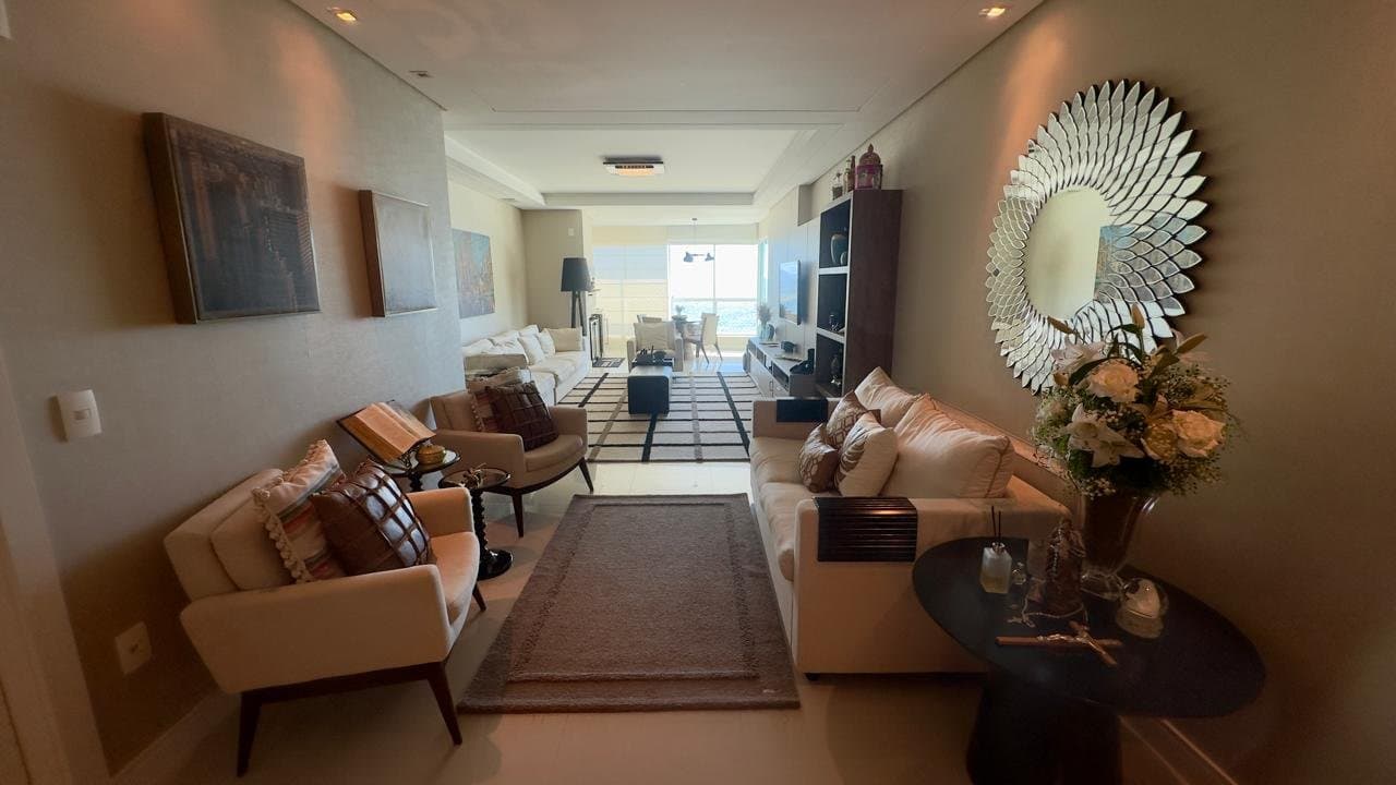 Apartamento de 3 quartos com 3 suítes e 186 m² em Bal. Camboriú