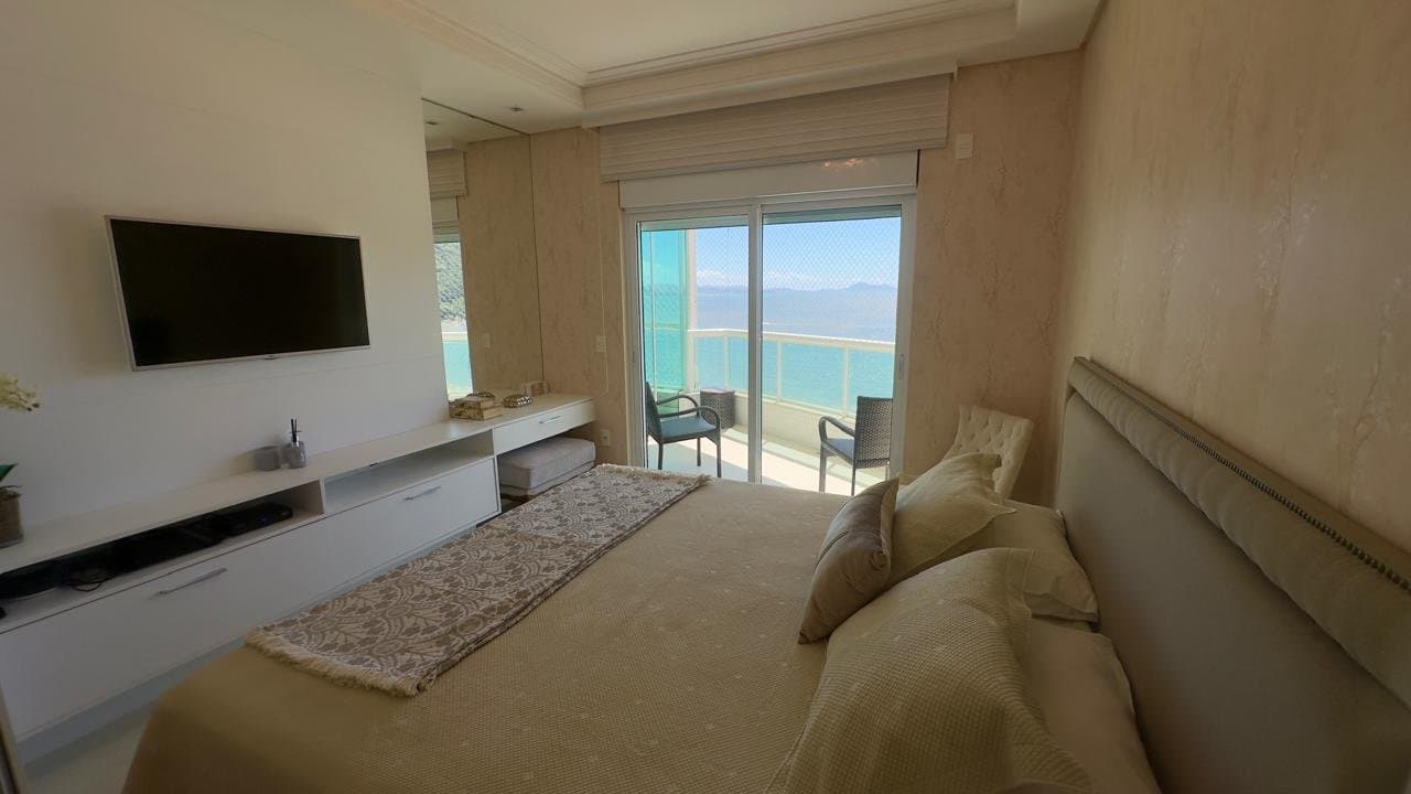 Apartamento de 3 quartos com 3 suítes e 186 m² em Bal. Camboriú