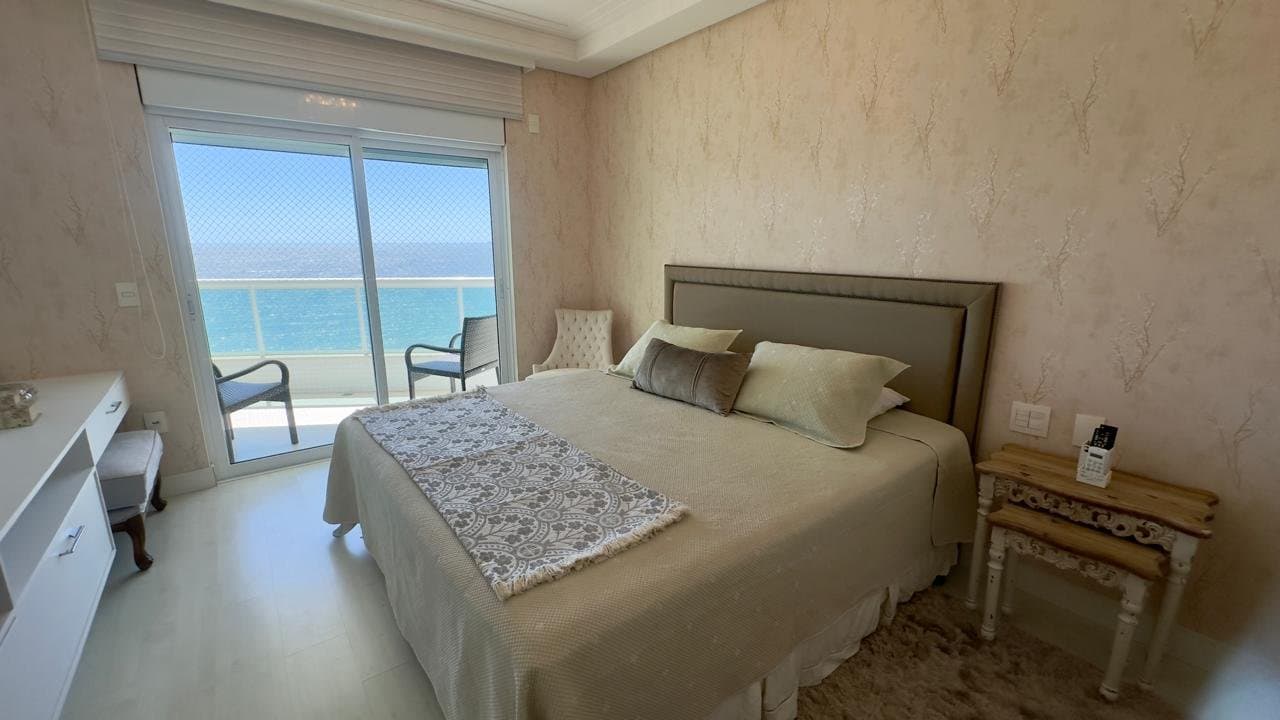 Apartamento de 3 quartos com 3 suítes e 186 m² em Bal. Camboriú