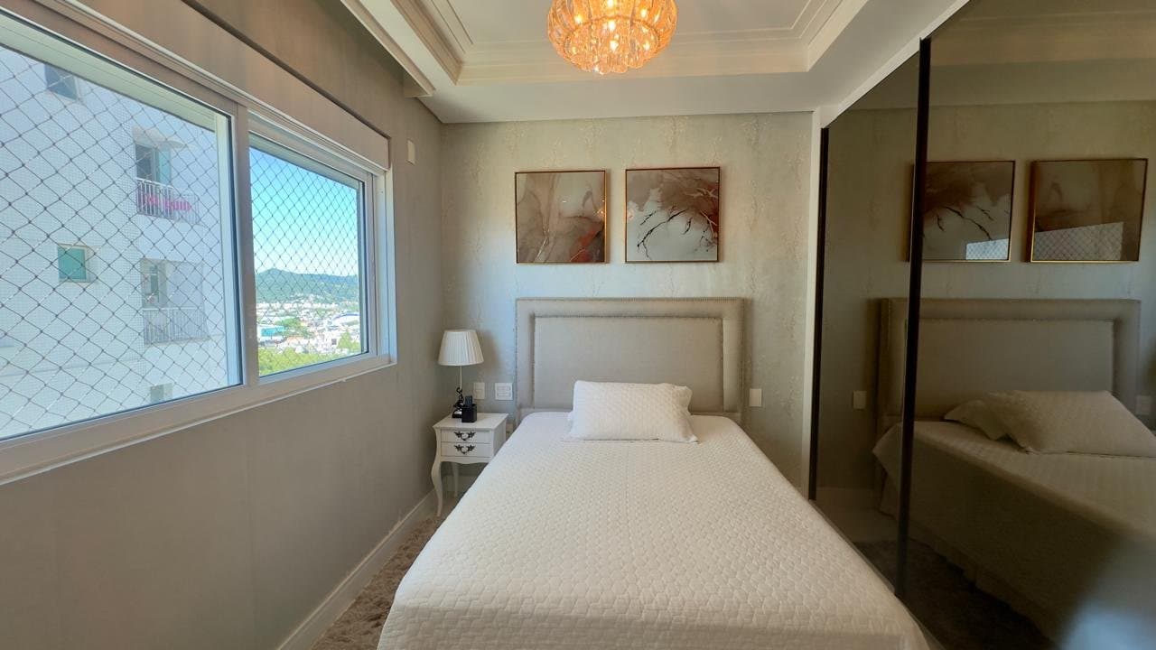 Apartamento de 3 quartos com 3 suítes e 186 m² em Bal. Camboriú