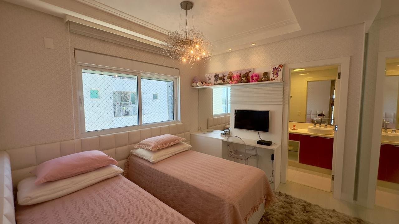 Apartamento de 3 quartos com 3 suítes e 186 m² em Bal. Camboriú