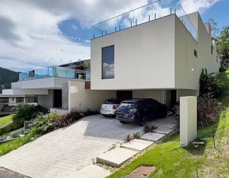 Casa de 4 quartos com 4 suítes e 408 m² em Bal. Camboriú