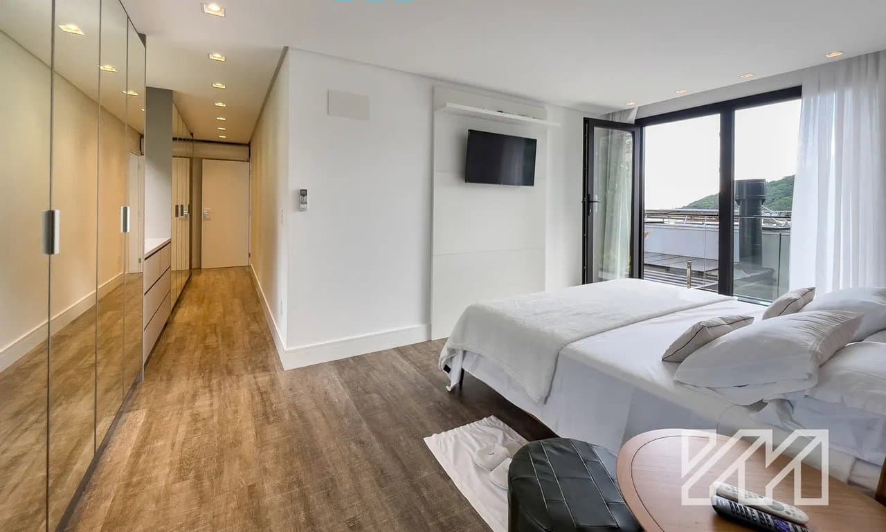 Casa de 4 quartos com 4 suítes e 408 m² em Bal. Camboriú