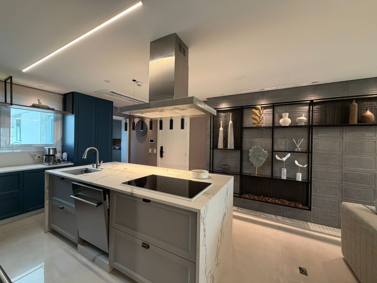Apartamento de 4 quartos com 4 suítes e 196 m² em Bal. Camboriú