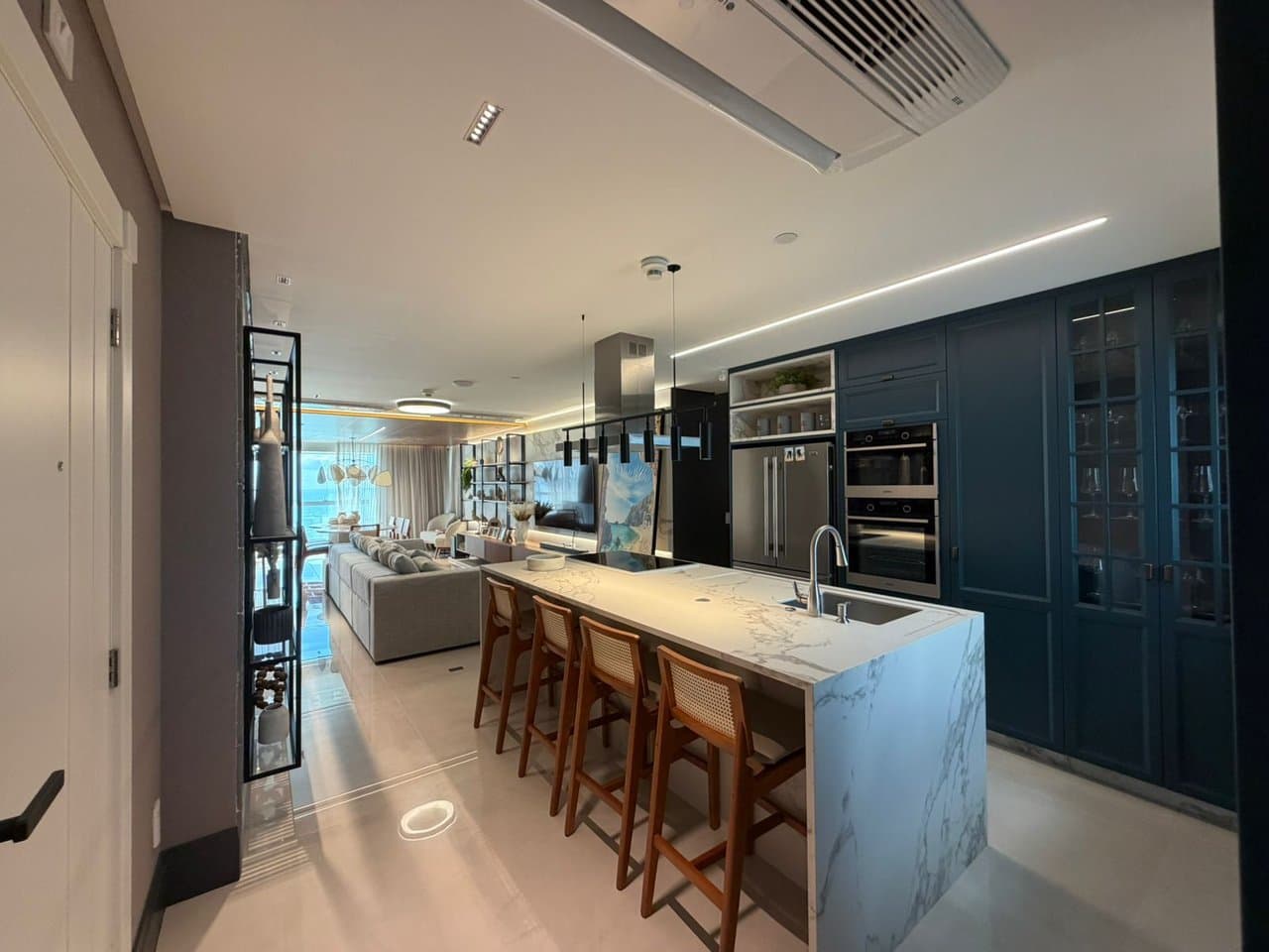 Apartamento de 4 quartos com 4 suítes e 196 m² em Bal. Camboriú
