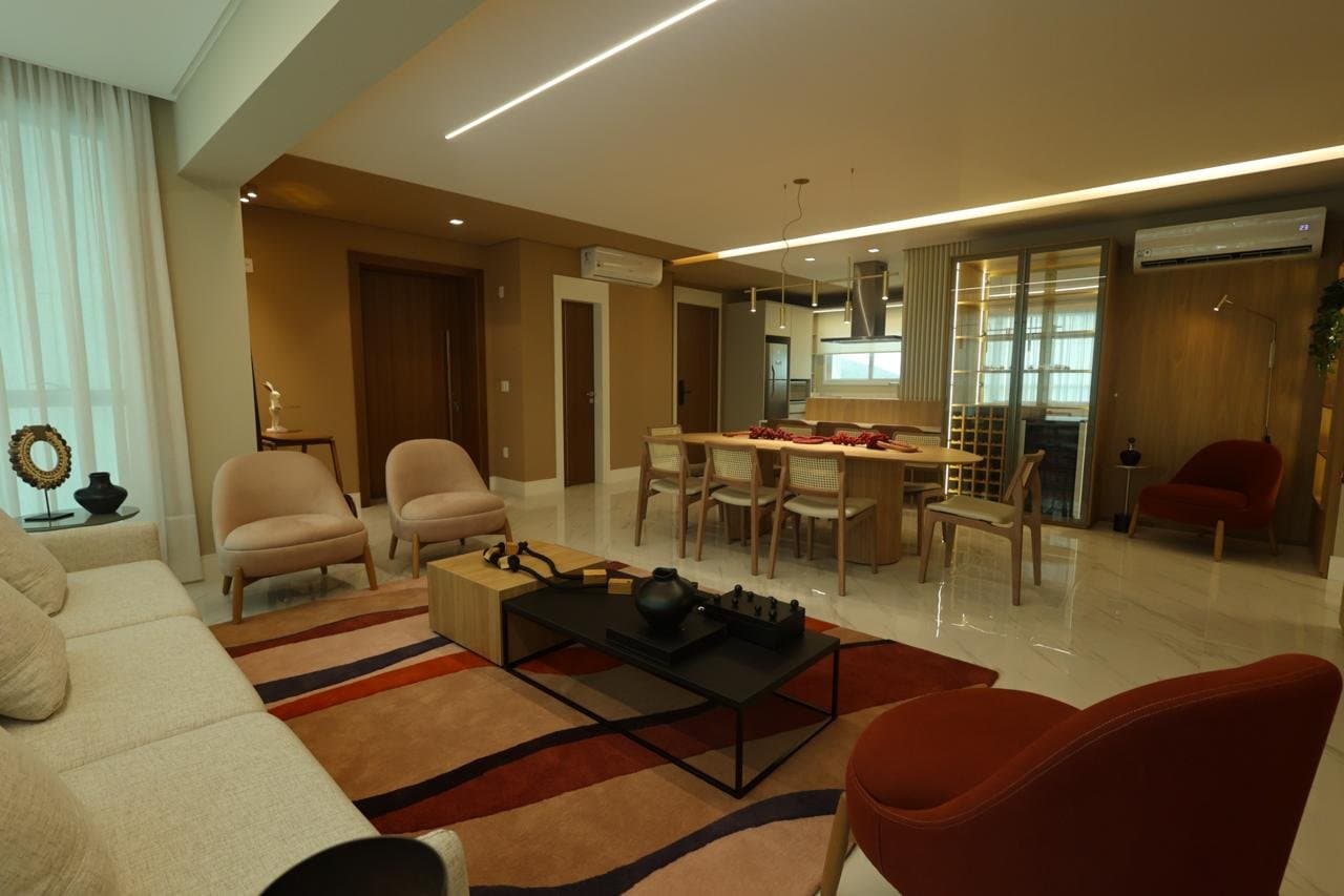 Apartamento de 4 quartos com 4 suítes e 184 m² em Bal. Camboriú