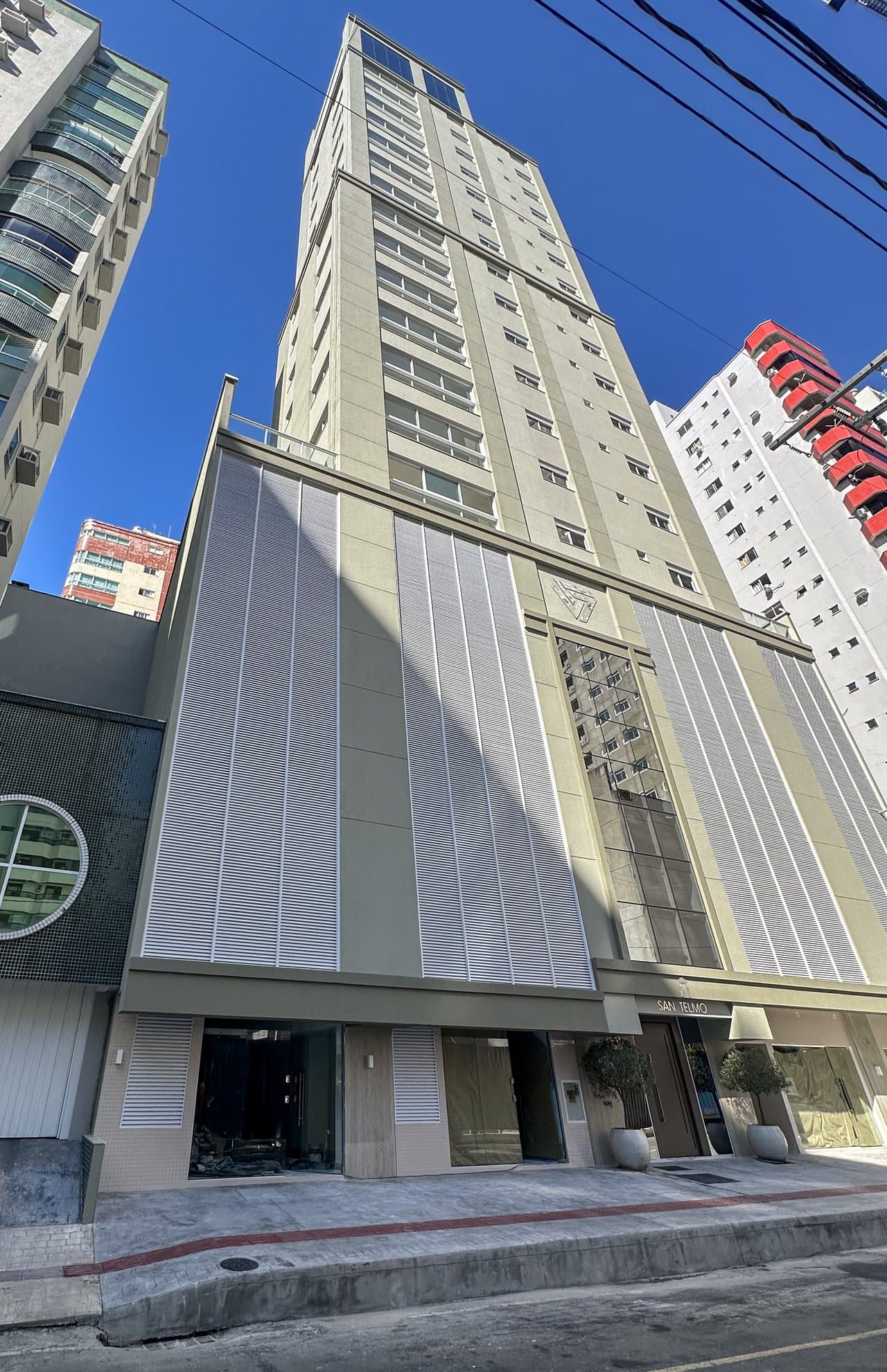 Apartamento de 3 quartos com 3 suítes e 125 m² em Bal. Camboriú