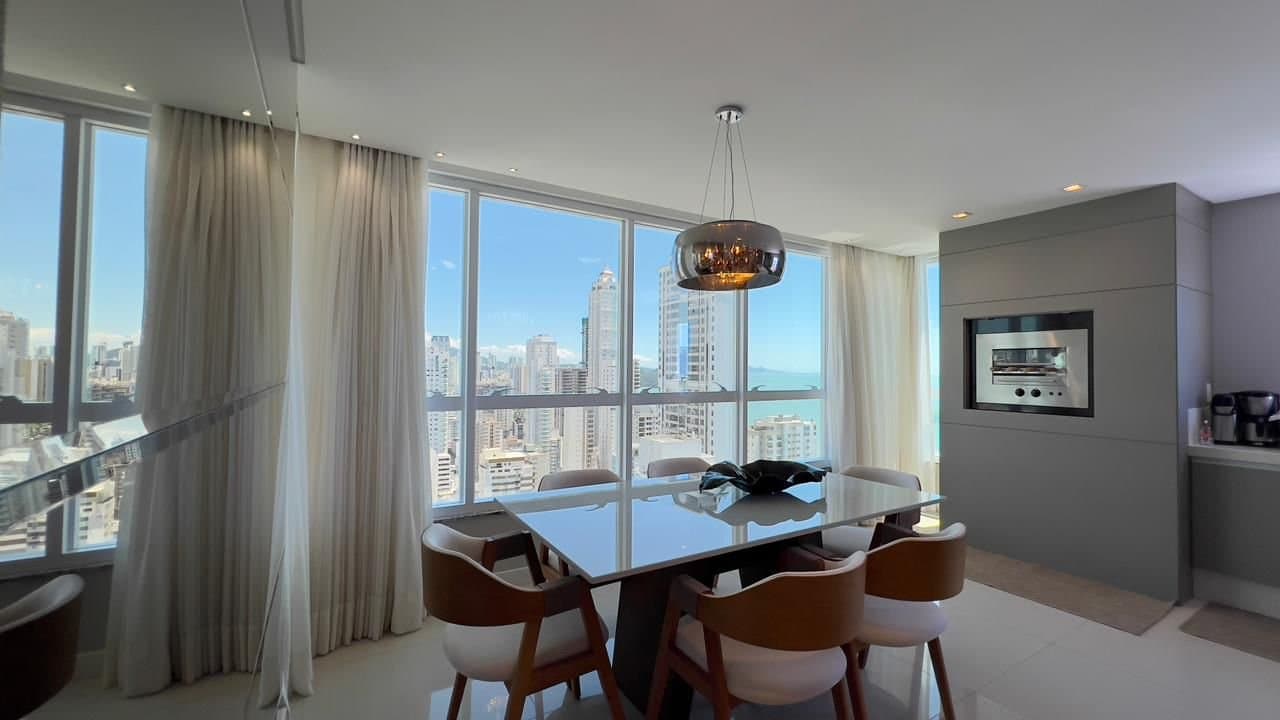 Apartamento de 3 quartos com 3 suítes e 125 m² em Bal. Camboriú