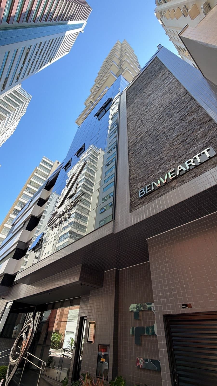 Apartamento de 4 quartos com 4 suítes e 181 m² em Bal. Camboriú