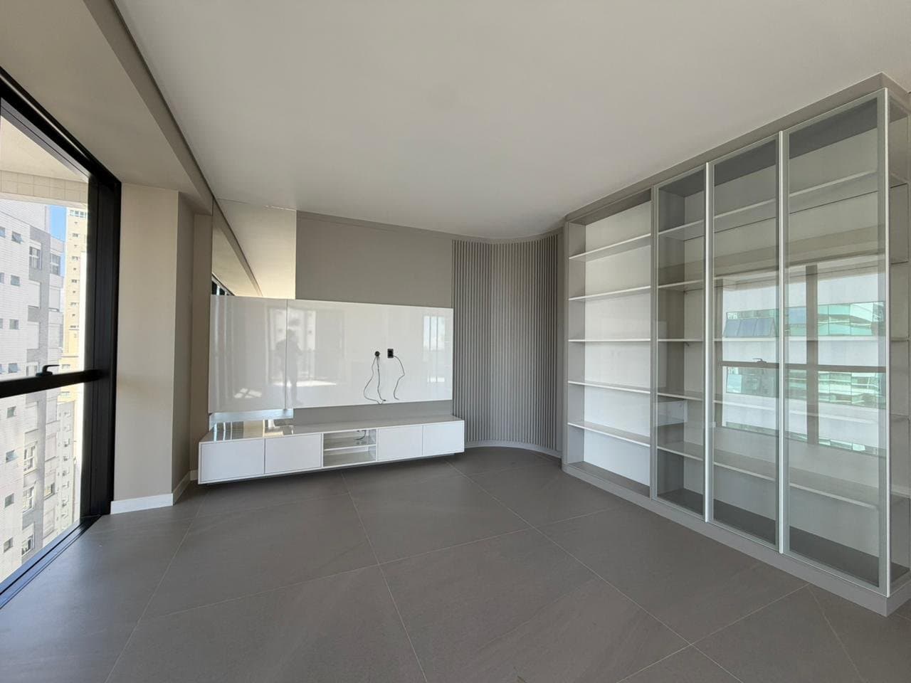 Apartamento de 4 quartos com 4 suítes e 181 m² em Bal. Camboriú