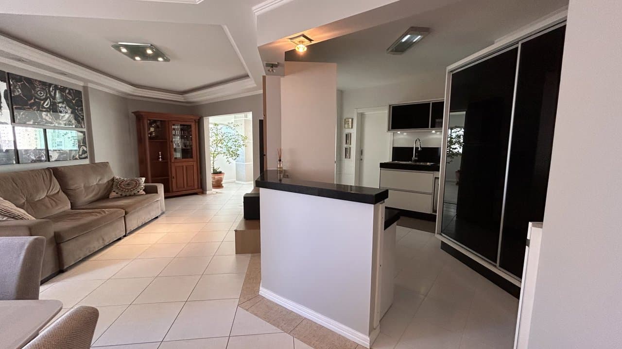 Apartamento de 3 quartos com 2 suítes e 132 m² em Bal. Camboriú