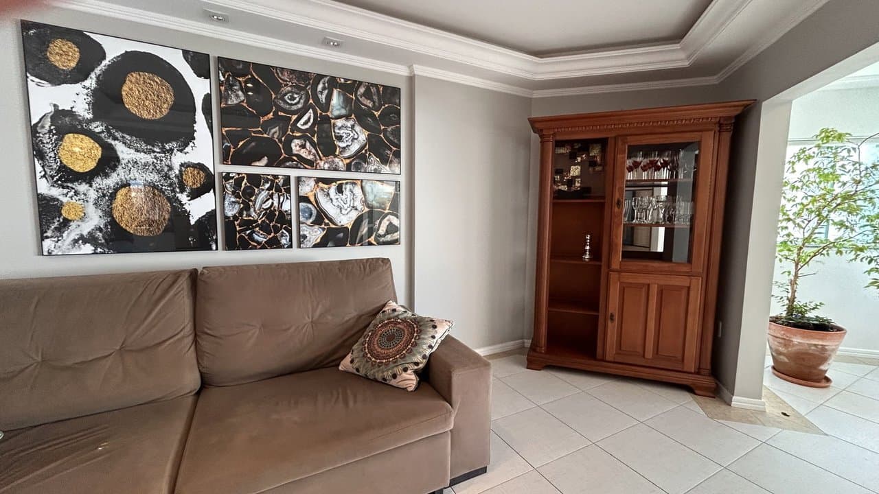 Apartamento de 3 quartos com 2 suítes e 132 m² em Bal. Camboriú