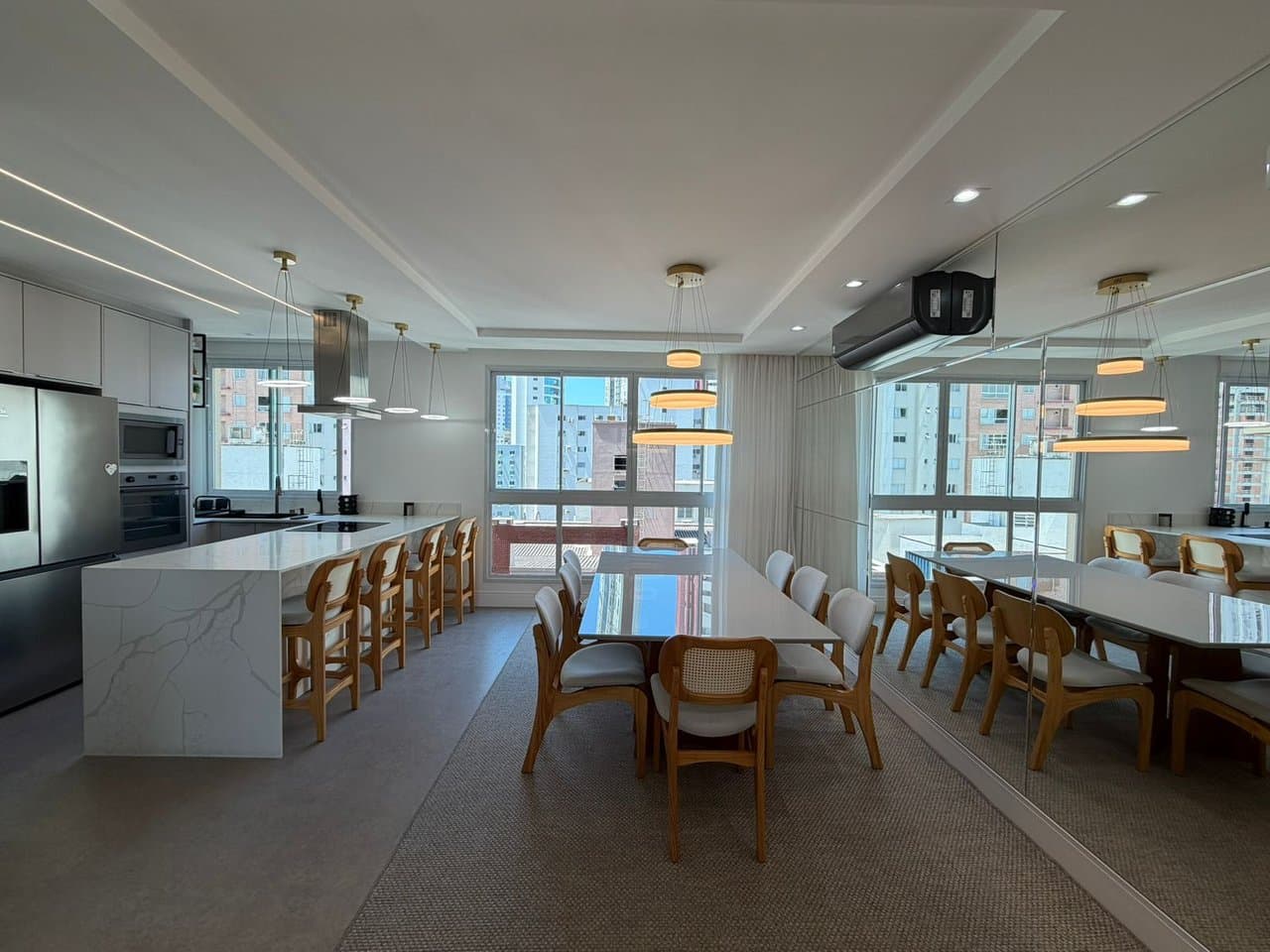 Apartamento de 4 quartos com 4 suítes e 142 m² em Bal. Camboriú