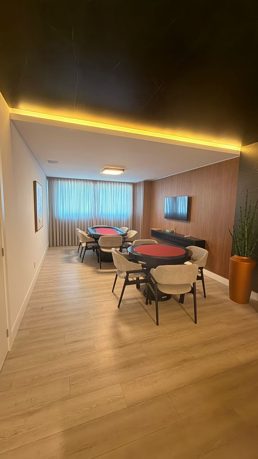 Apartamento de 4 quartos com 4 suítes e 142 m² em Bal. Camboriú