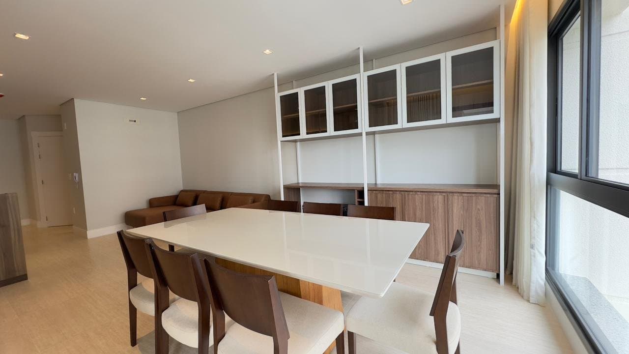 Apartamento de 3 quartos com 3 suítes e 120 m² em Bal. Camboriú