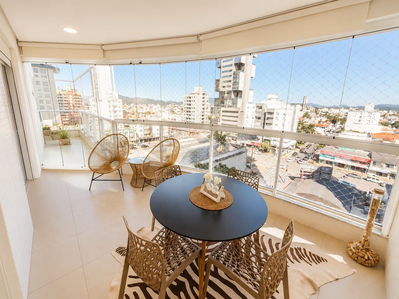 Apartamento de 3 quartos com 3 suítes e 182 m² em Bal. Camboriú