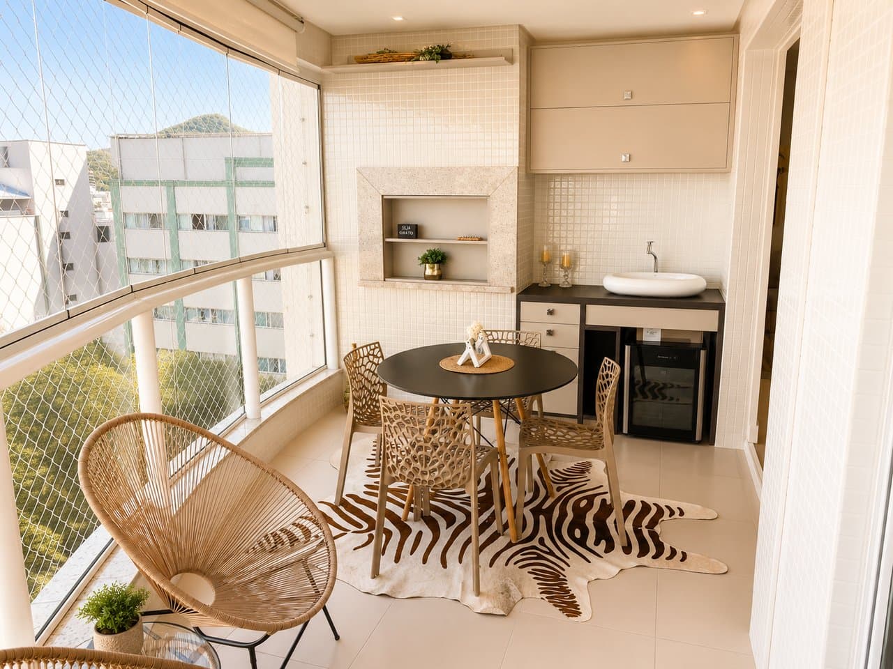 Apartamento de 3 quartos com 3 suítes e 182 m² em Bal. Camboriú