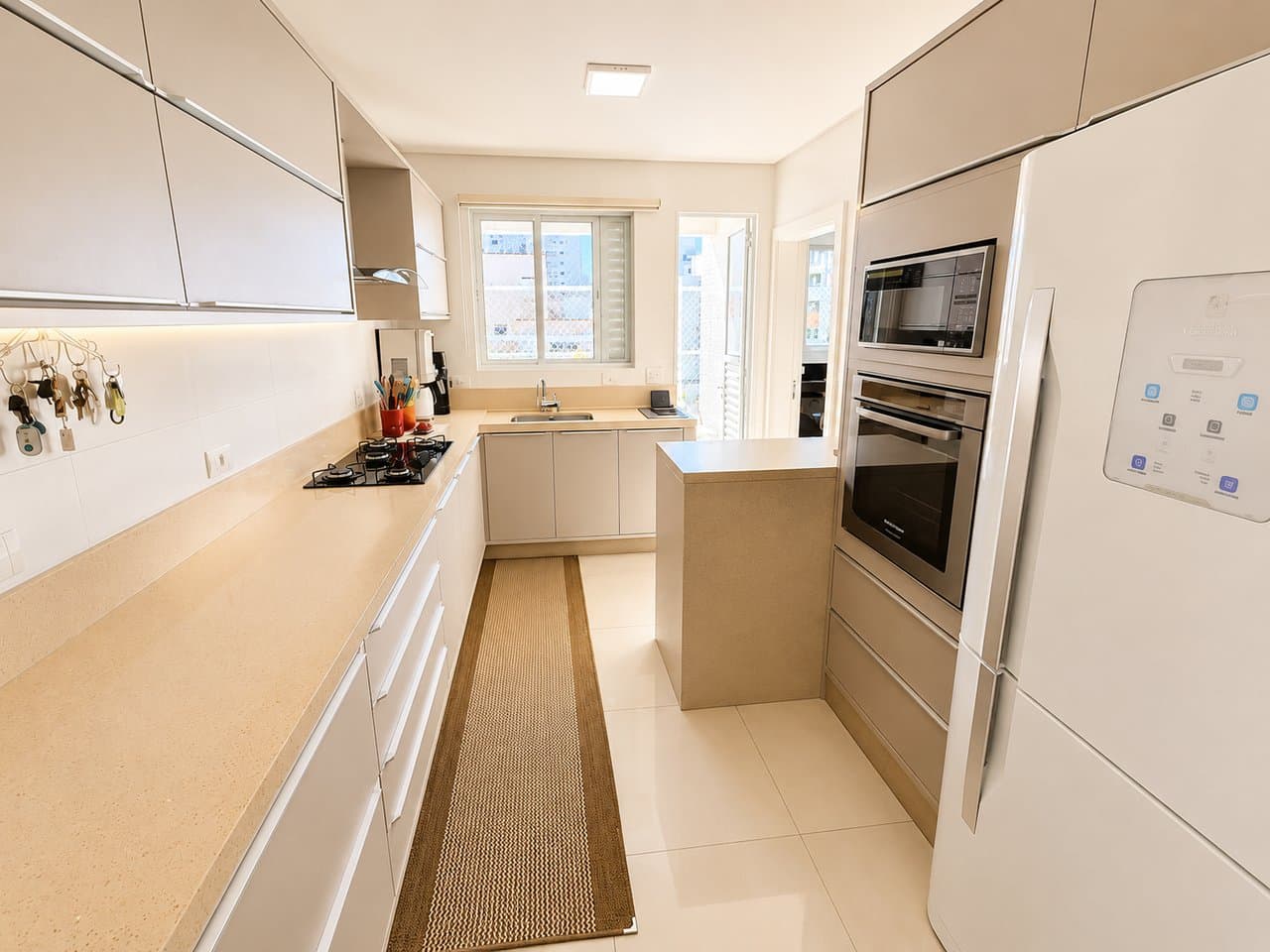 Apartamento de 3 quartos com 3 suítes e 182 m² em Bal. Camboriú