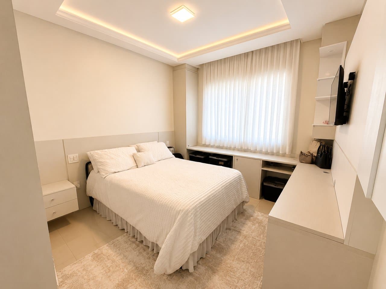 Apartamento de 3 quartos com 3 suítes e 182 m² em Bal. Camboriú