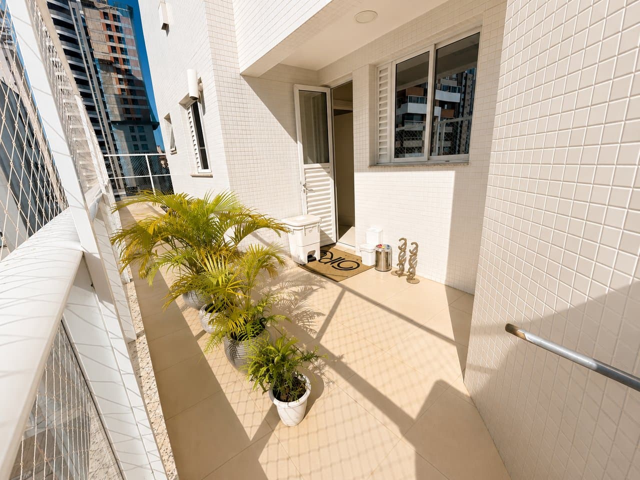 Apartamento de 3 quartos com 3 suítes e 182 m² em Bal. Camboriú