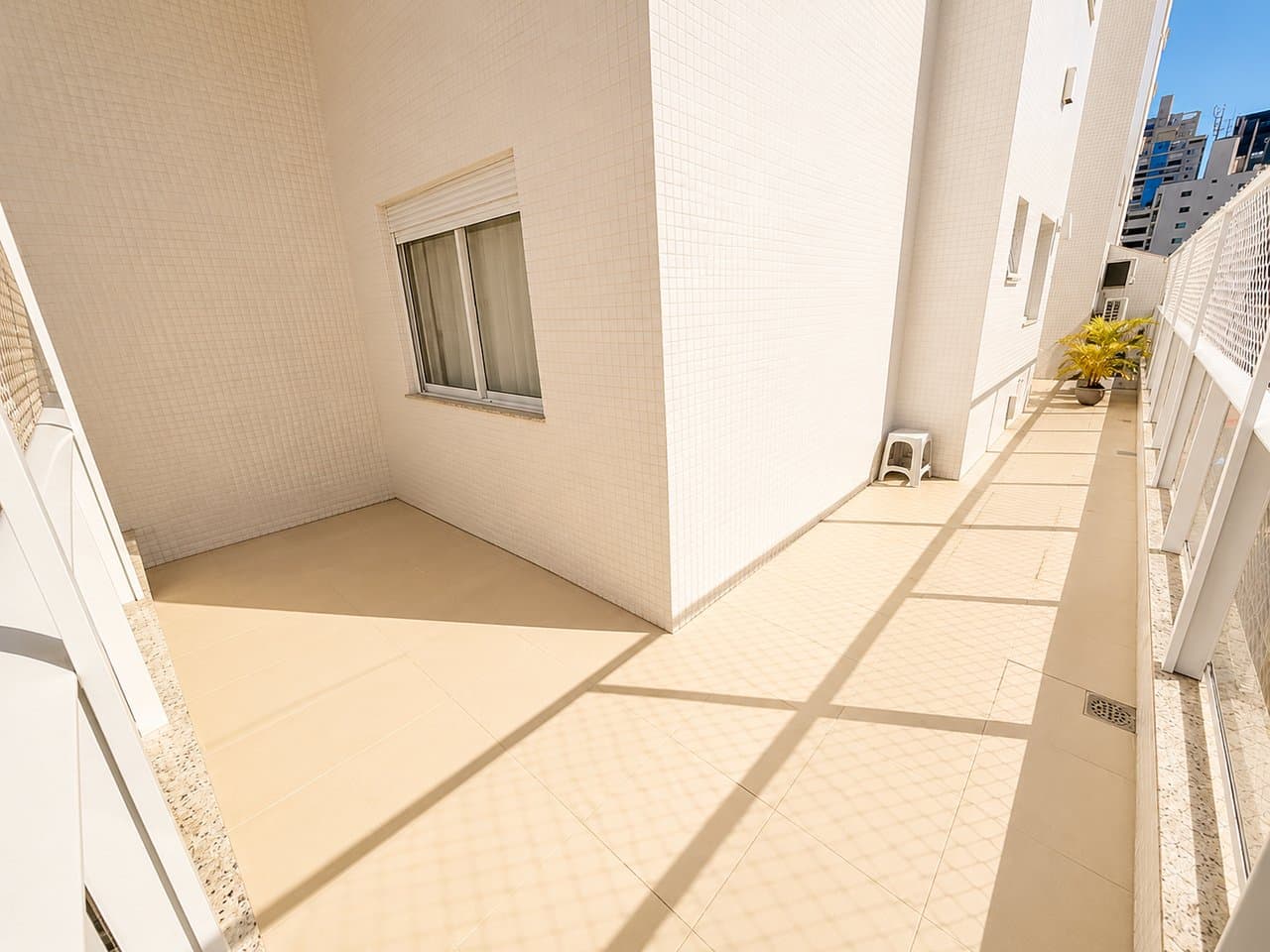 Apartamento de 3 quartos com 3 suítes e 182 m² em Bal. Camboriú