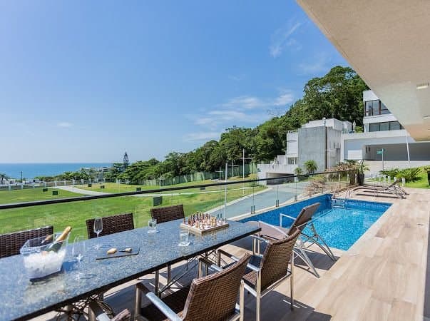 Casa de 5 quartos com 5 suítes e 555 m² em Bal. Camboriú