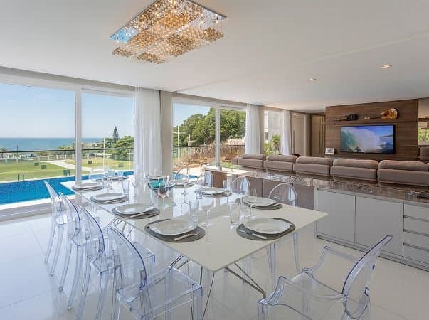 Casa de 5 quartos com 5 suítes e 555 m² em Bal. Camboriú