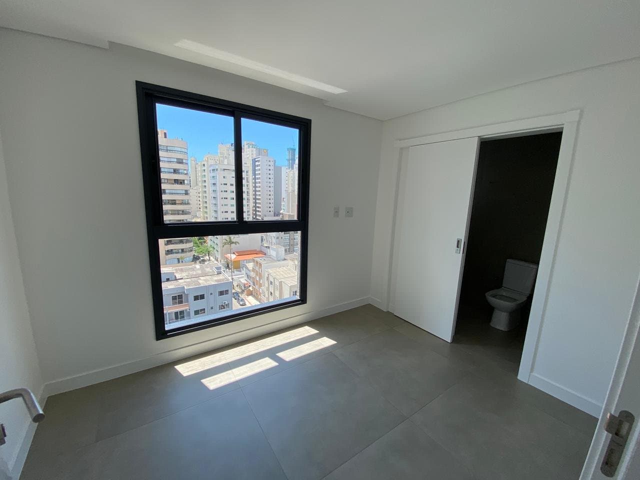 Apartamento de 3 quartos com 3 suítes e 110 m² em Bal. Camboriú