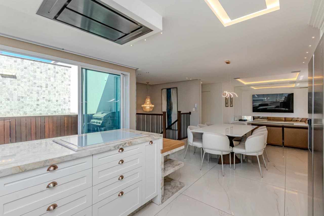Cobertura de 3 quartos com 3 suítes e 185 m² em Bal. Camboriú