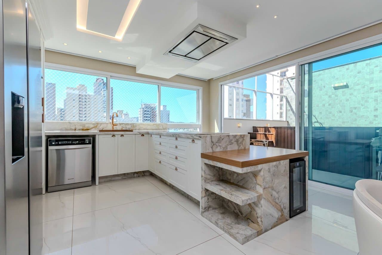Cobertura de 3 quartos com 3 suítes e 185 m² em Bal. Camboriú