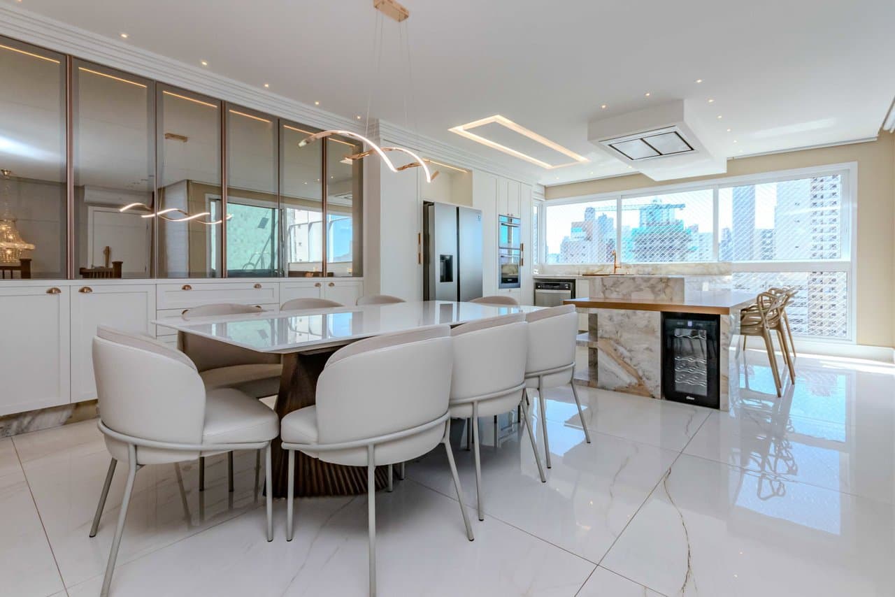 Cobertura de 3 quartos com 3 suítes e 185 m² em Bal. Camboriú
