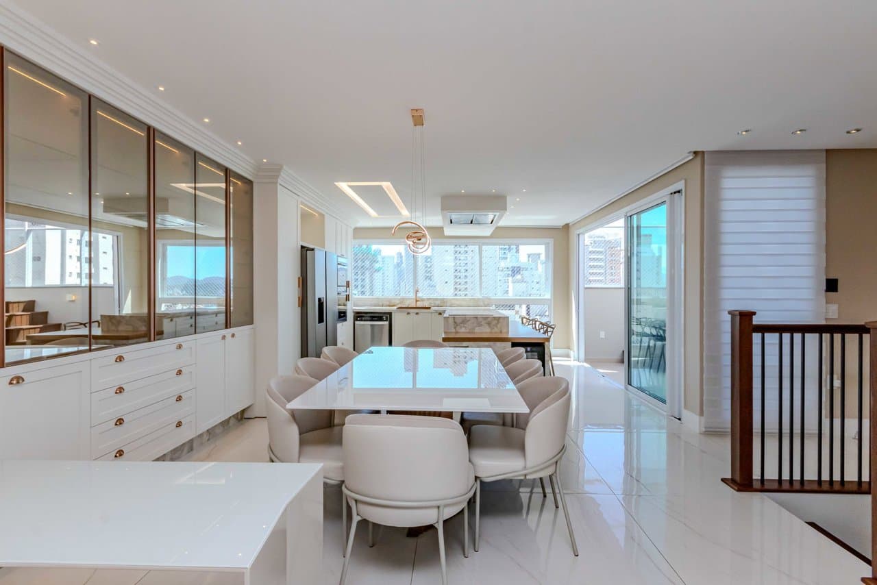 Cobertura de 3 quartos com 3 suítes e 185 m² em Bal. Camboriú
