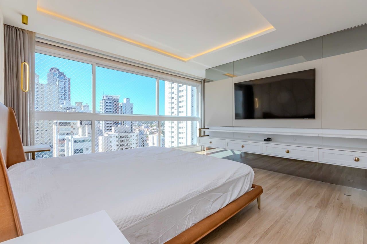 Cobertura de 3 quartos com 3 suítes e 185 m² em Bal. Camboriú