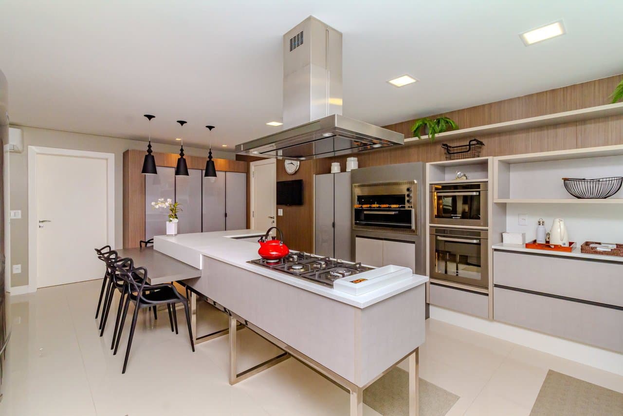 Apartamento de 4 quartos com 4 suítes e 359 m² em Bal. Camboriú