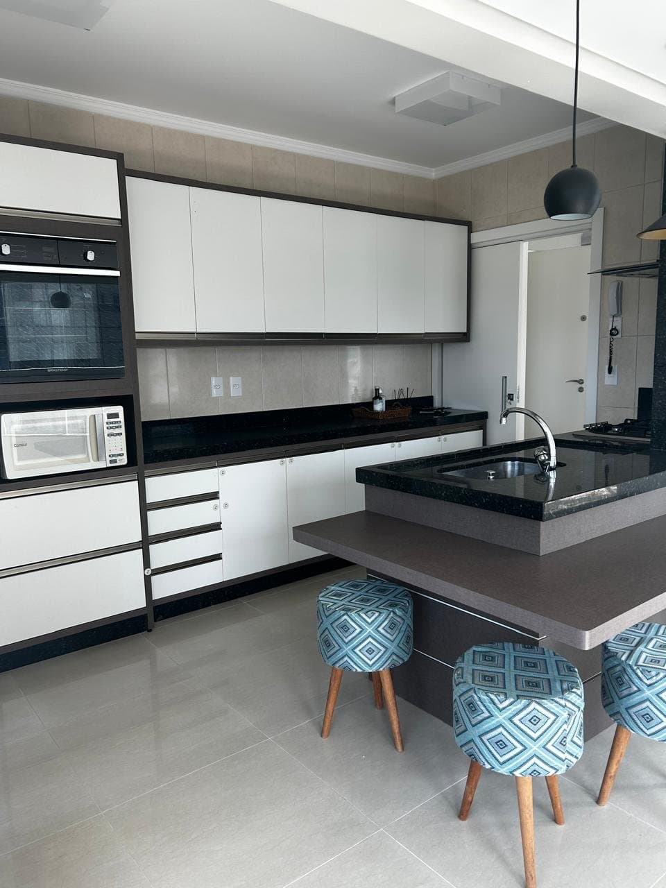 Apartamento de 3 quartos com 3 suítes e 128 m² em Bal. Camboriú