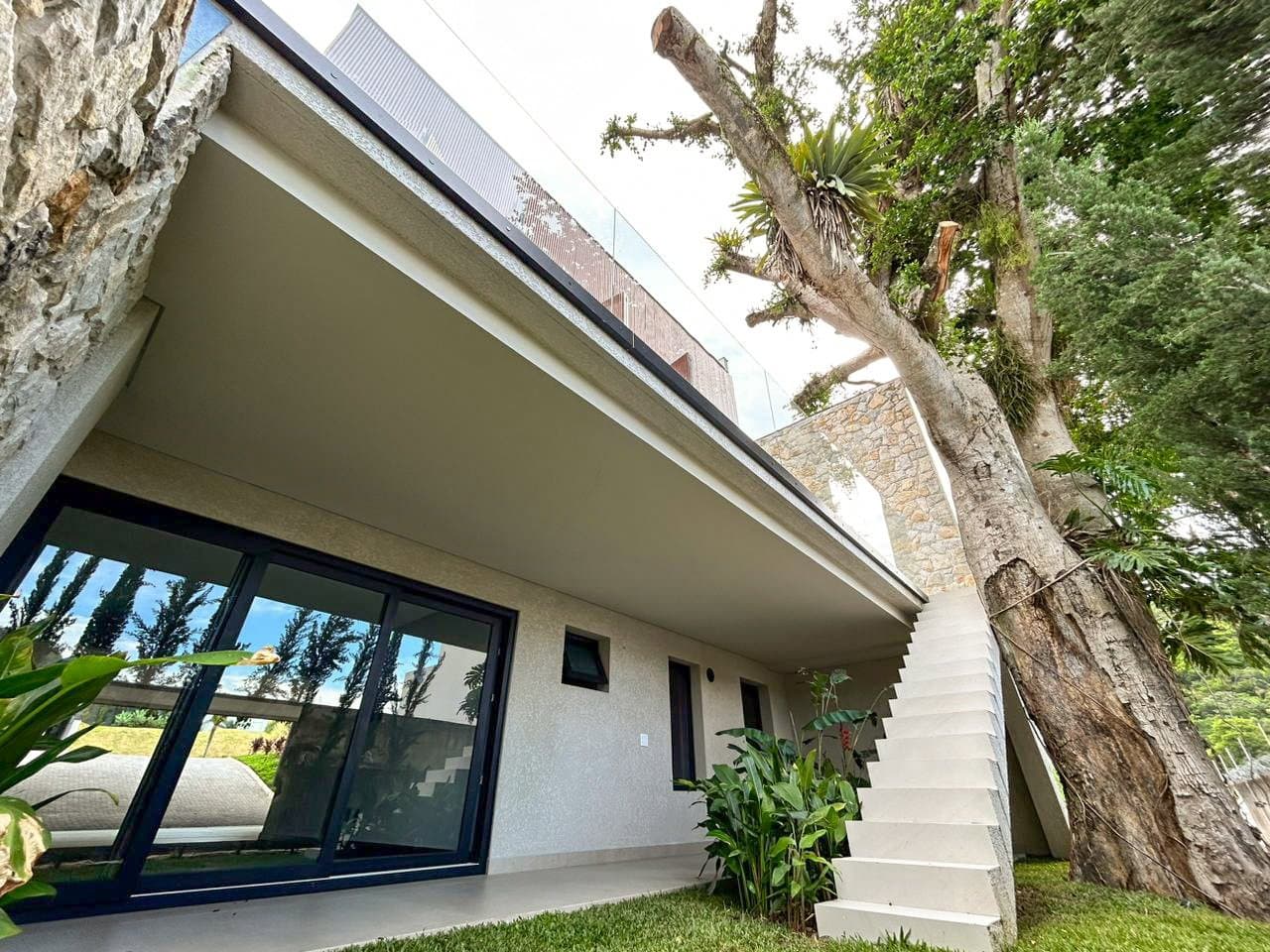Casa de 4 quartos com 4 suítes e 720 m² em Bal. Camboriú