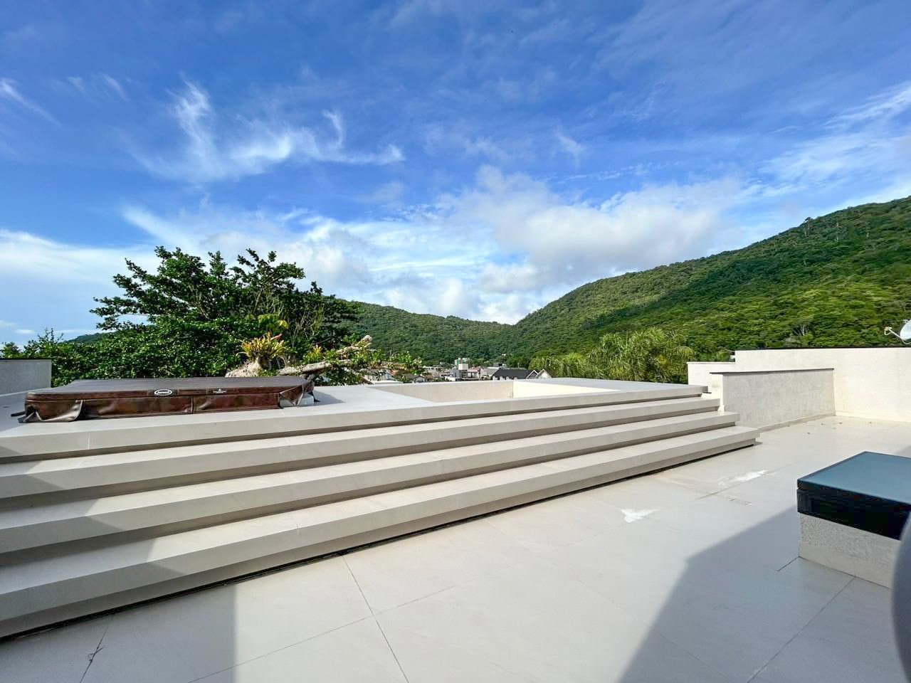 Casa de 4 quartos com 4 suítes e 720 m² em Bal. Camboriú