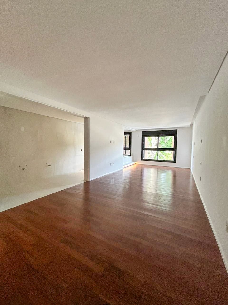 Casa de 4 quartos com 4 suítes e 720 m² em Bal. Camboriú