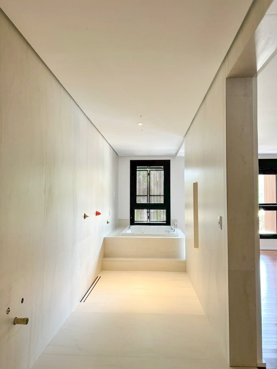 Casa de 4 quartos com 4 suítes e 720 m² em Bal. Camboriú