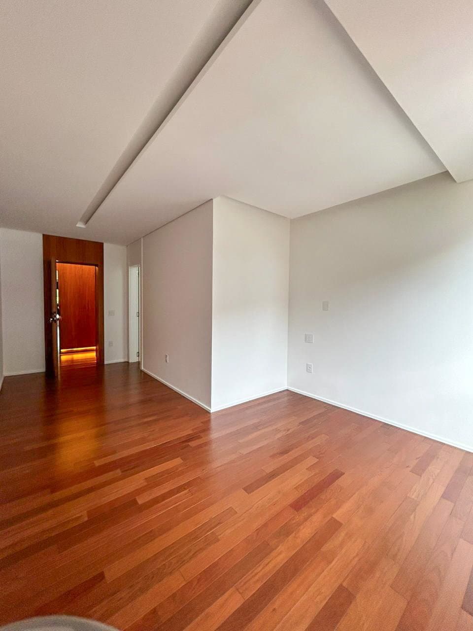 Casa de 4 quartos com 4 suítes e 720 m² em Bal. Camboriú