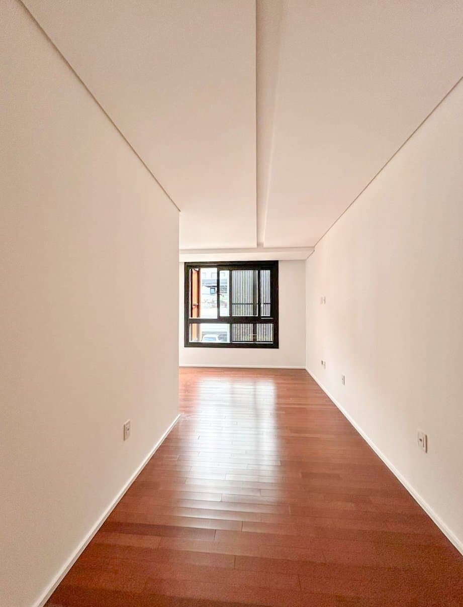 Casa de 4 quartos com 4 suítes e 720 m² em Bal. Camboriú