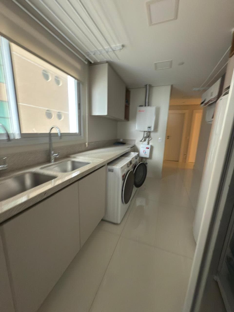 Apartamento de 6 quartos com 5 suítes e 346 m² em Bal. Camboriú