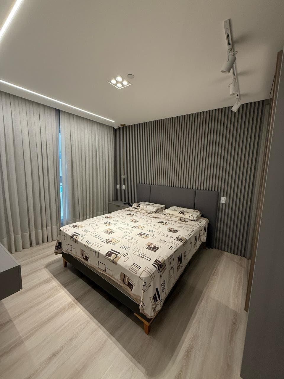 Apartamento de 6 quartos com 5 suítes e 346 m² em Bal. Camboriú